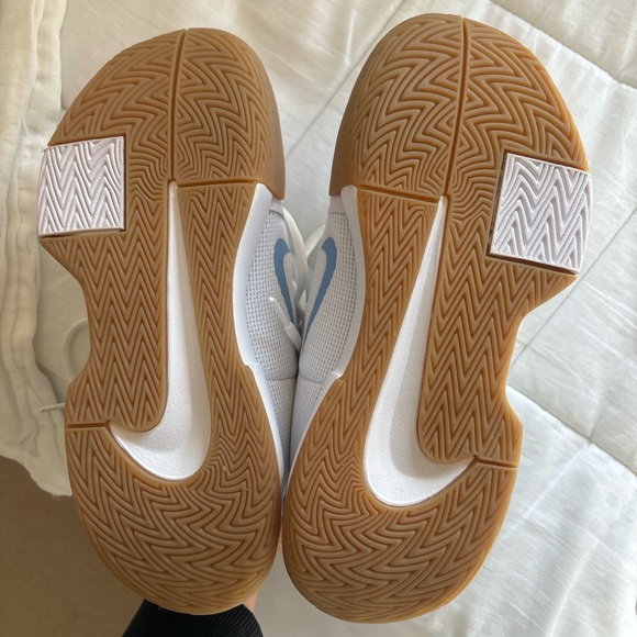 NWT Women’s Nike Tennis Shoes - Picture 3 of 4